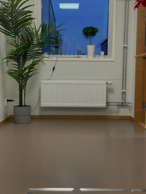 Ny radiator på plats på kontoret 🔥
Nu kan arbetet fortsätta med behaglig och jämn värme – precis som det ska vara.
Små insatser som gör stor skillnad i vardagen! 👌
